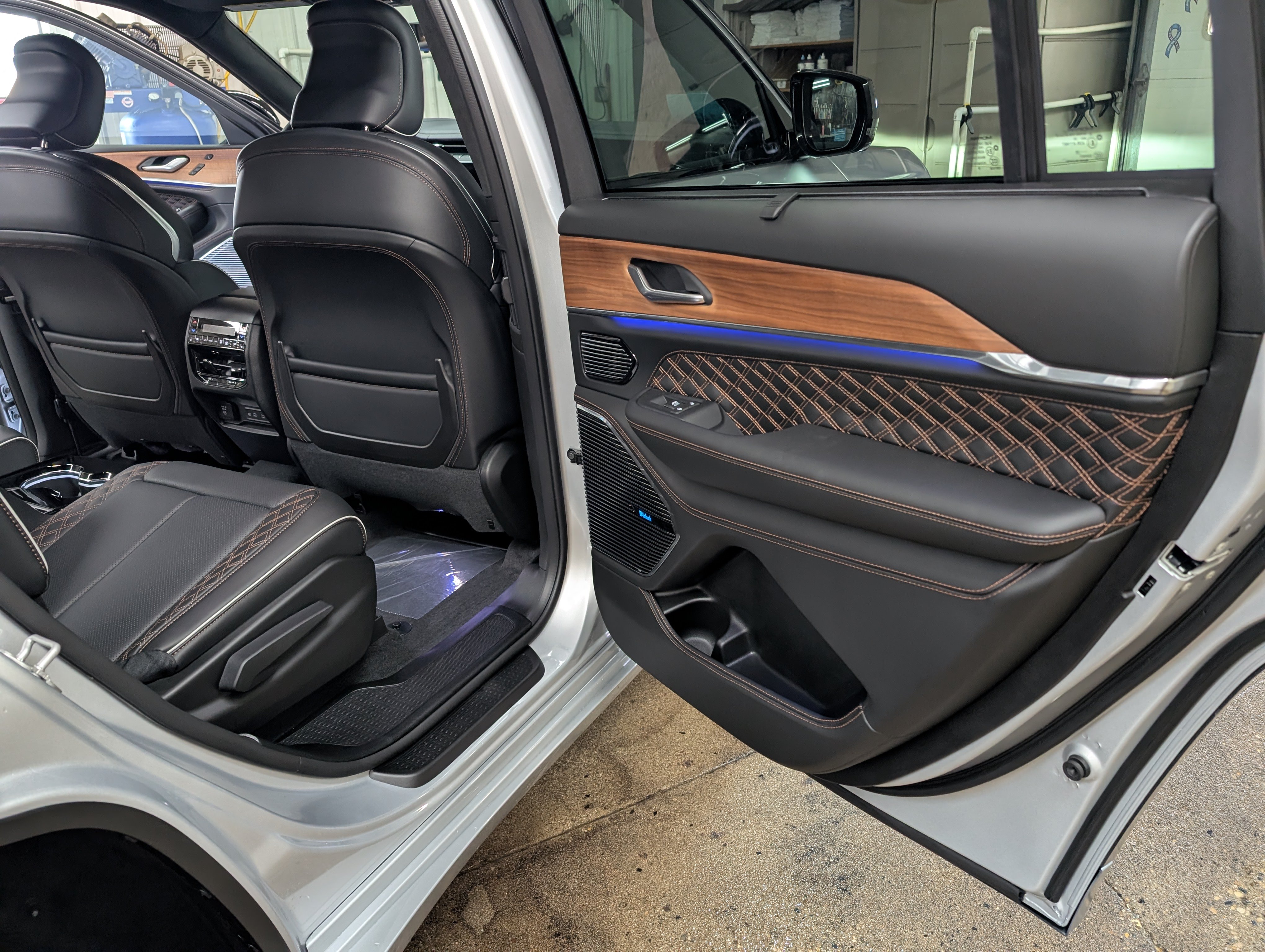 New 2026 Jeep Grand Cherokee L Summit w/ Advanced Protech Group IV AWD/4WD image 6