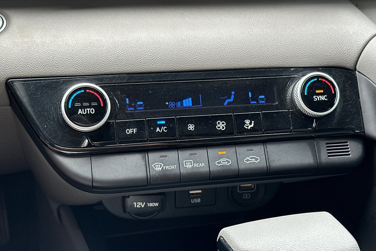 Used 2021 Hyundai Elantra SEL FWD image 19