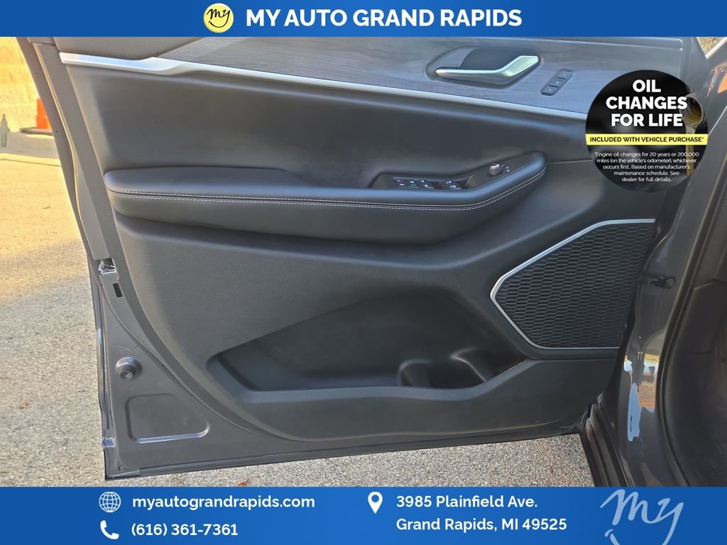 Used 2021 Jeep Grand Cherokee L Limited image 11