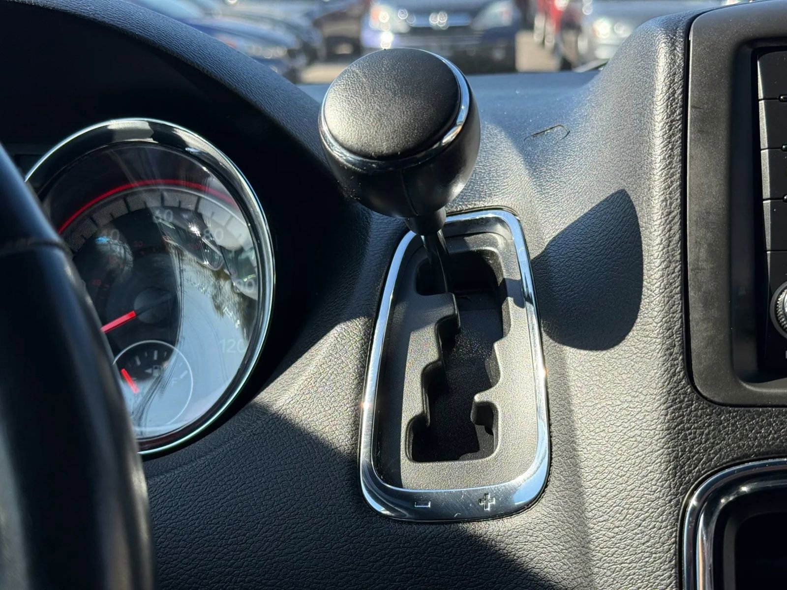 Used 2015 Dodge Grand Caravan SXT FWD image 29