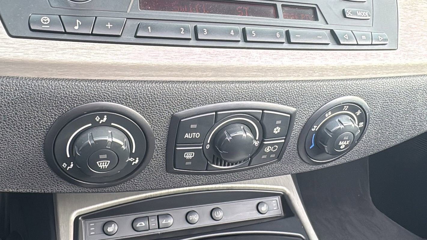 Used 2005 BMW Z4 2.5i image 25