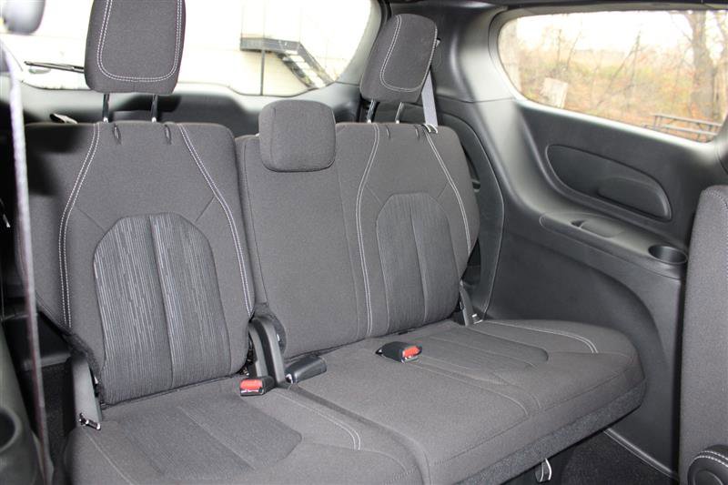 Used 2024 Chrysler Pacifica Touring image 16