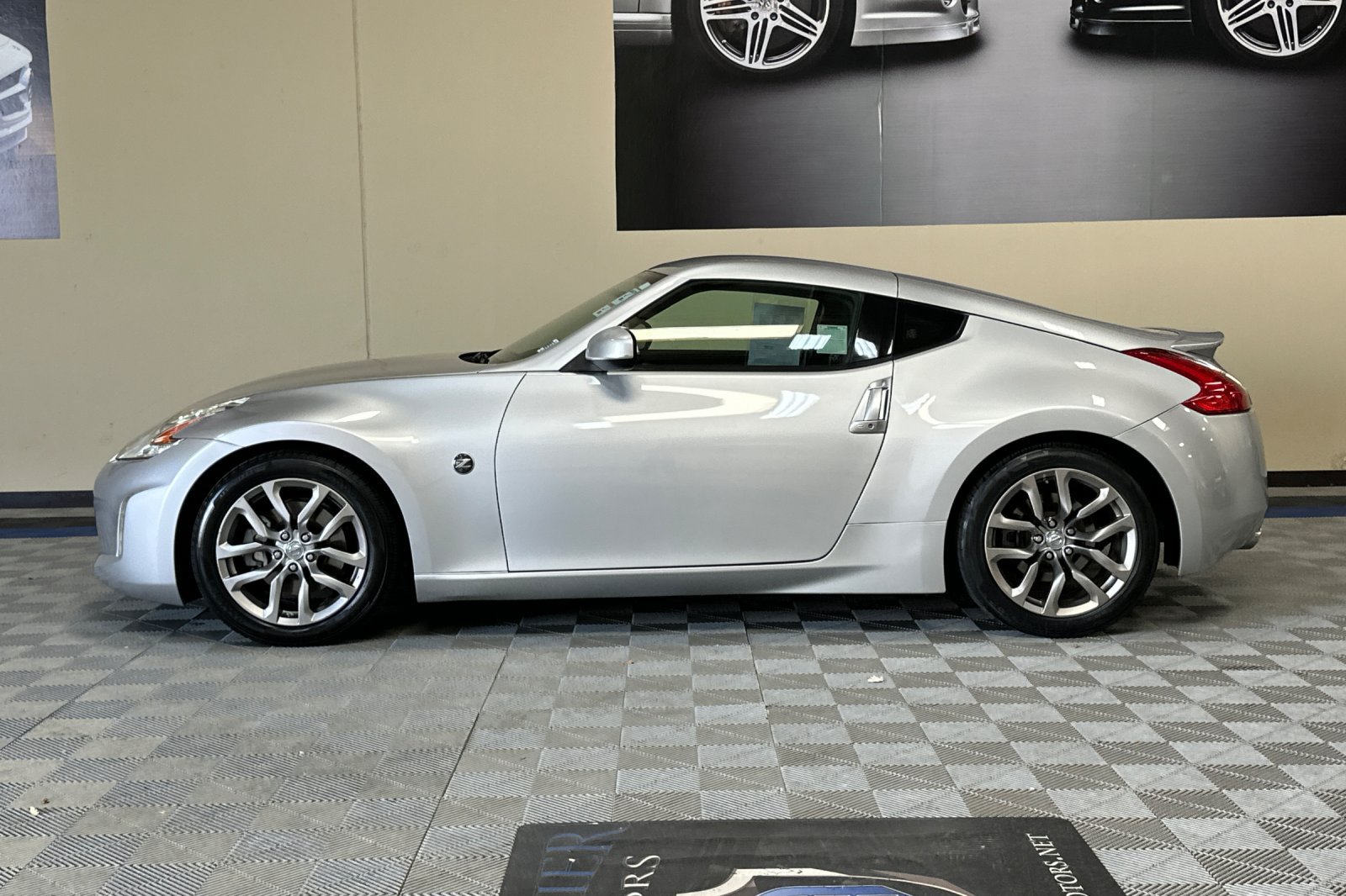 Used 2013 Nissan 370Z Coupe RWD image 7