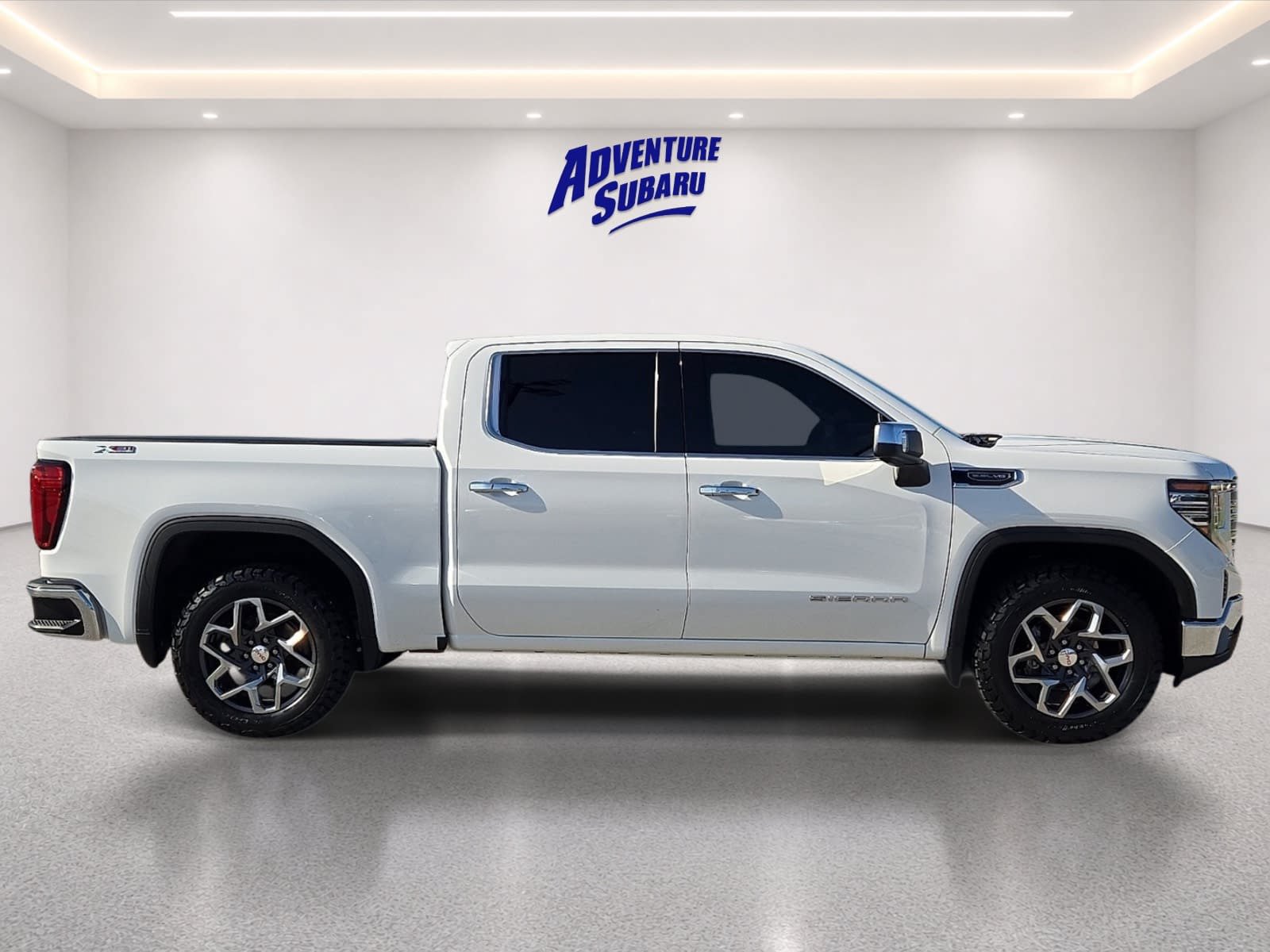 Used 2023 GMC Sierra 1500 SLT w/ SLT Premium Package AWD/4WD image 7