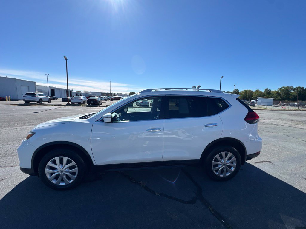 Used 2017 Nissan Rogue S w/ S Appearance Package AWD/4WD image 3