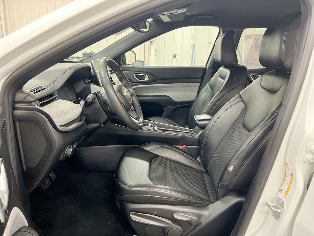 Used 2024 Jeep Compass Latitude image 19