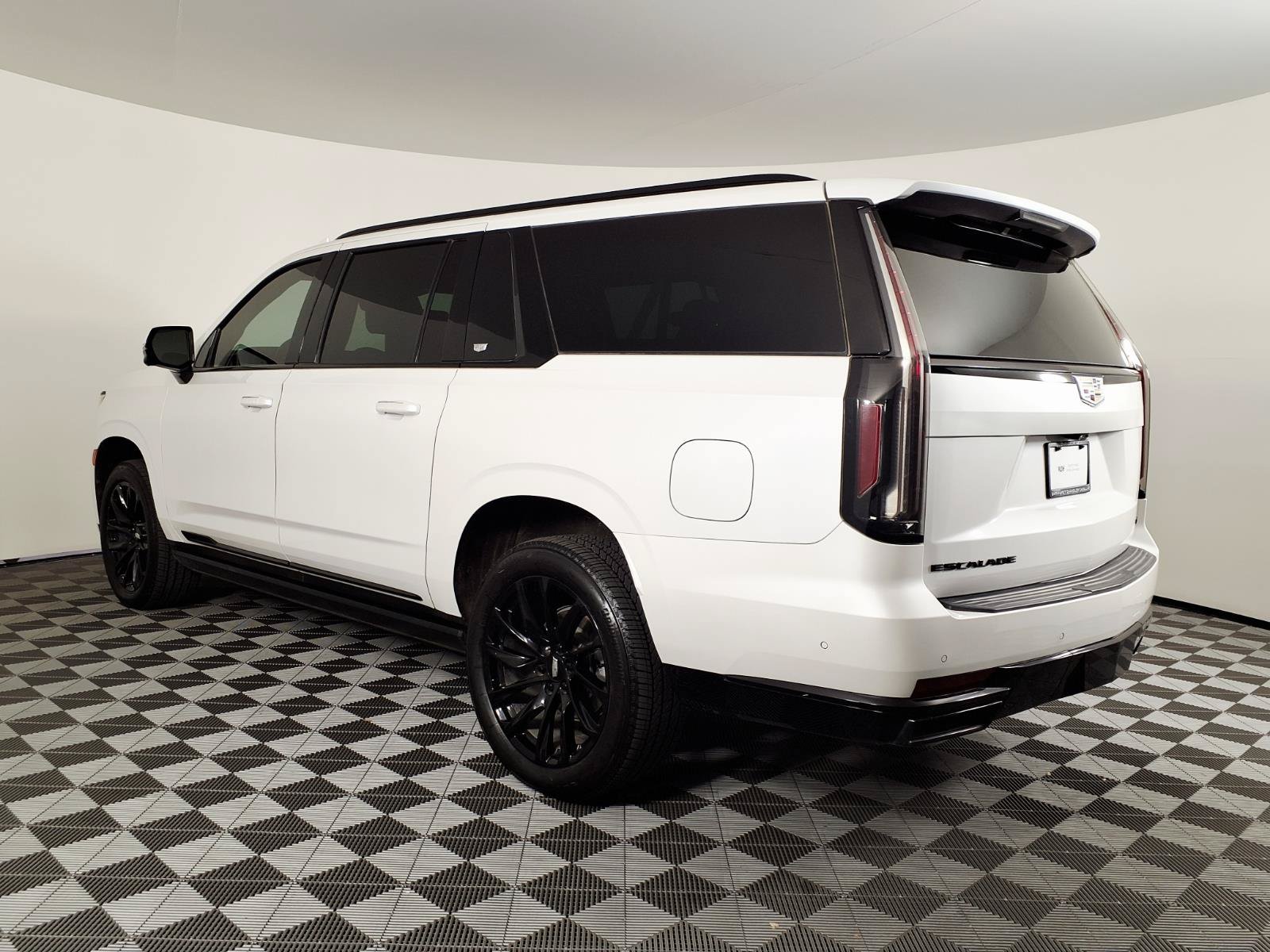 Certified 2024 Cadillac Escalade ESV Sport Platinum w/ LPO, ONYX Package AWD/4WD image 6