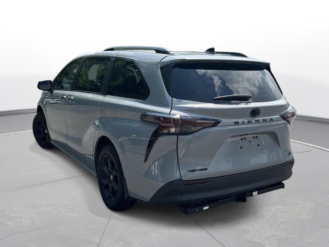 Certified 2025 Toyota Sienna XLE Woodland Edition AWD/4WD image 8