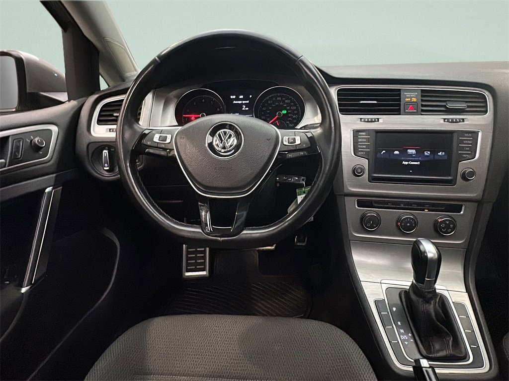 Used 2016 Volkswagen Golf S image 17