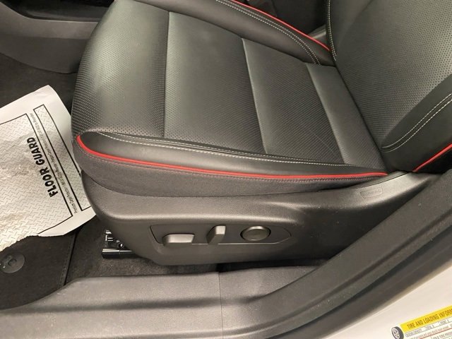 Used 2022 Buick Envision Essence w/ Sport Touring Package image 15