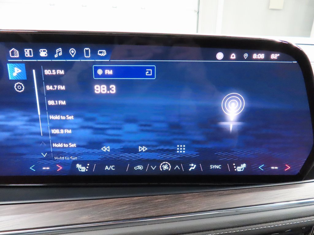 Used 2025 Chevrolet Suburban Z71 image 24