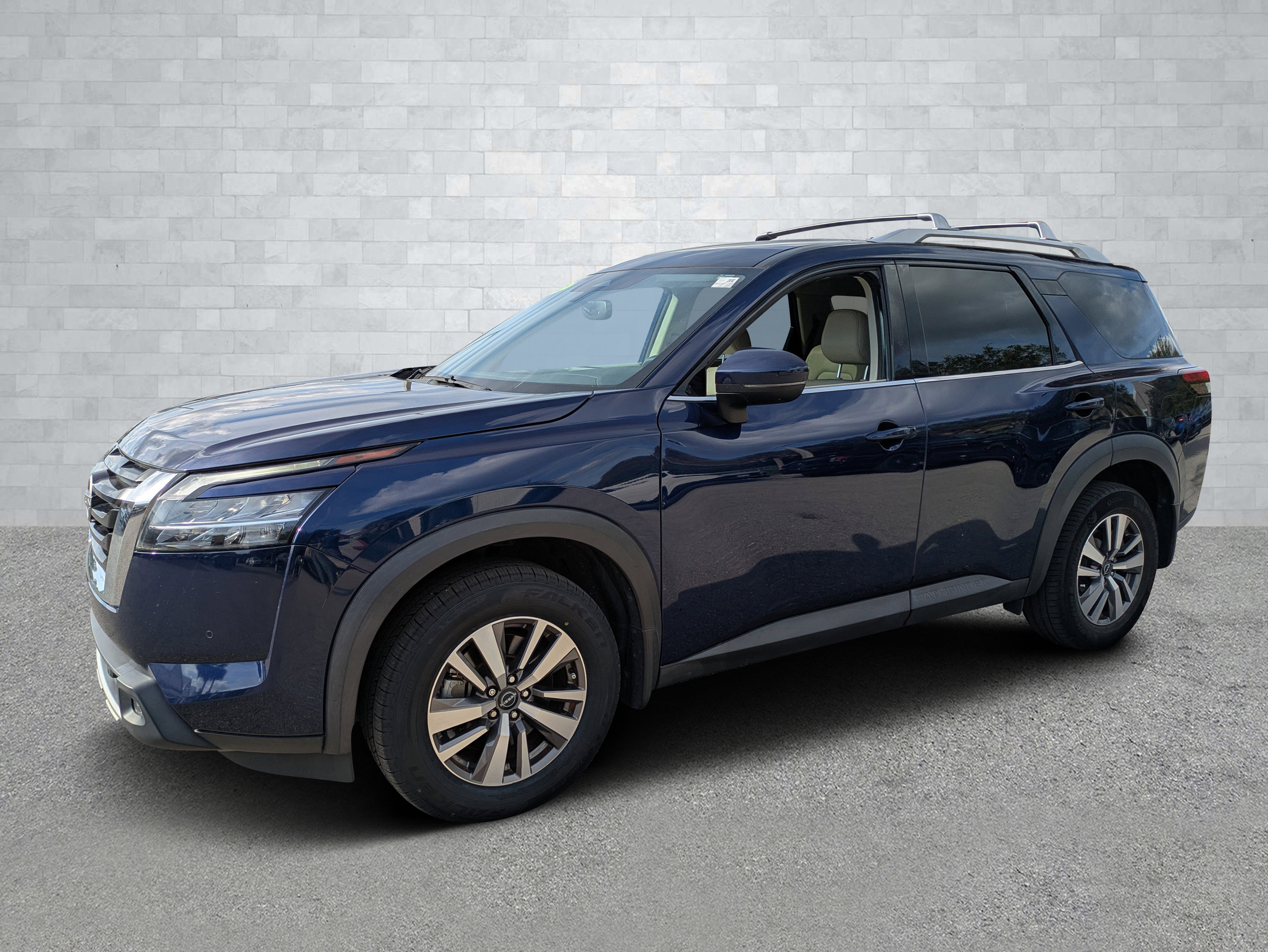 Used 2022 Nissan Pathfinder SL image 9