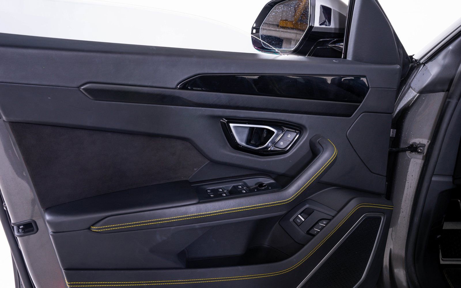 Used 2021 Lamborghini Urus image 13