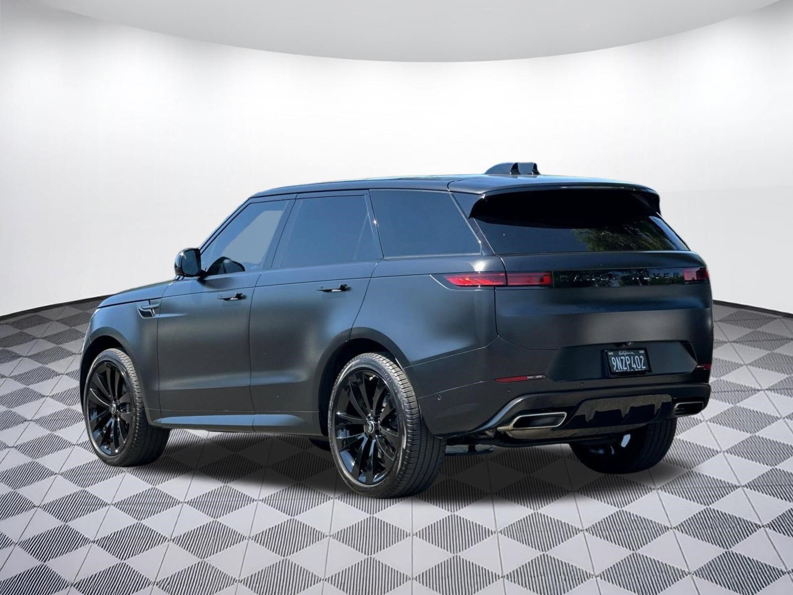 Used 2024 Land Rover Range Rover Sport Dynamic SE AWD/4WD image 2