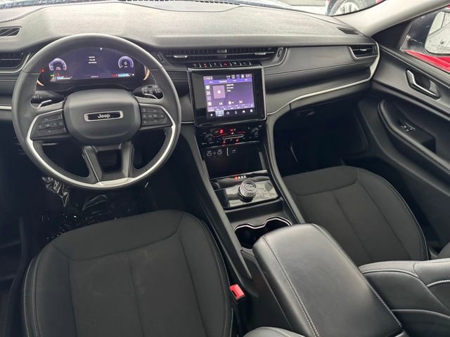 Used 2023 Jeep Grand Cherokee Laredo image 5