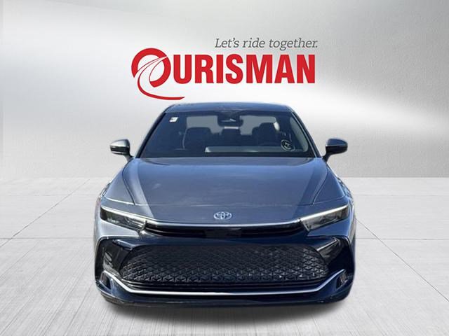 Used 2025 Toyota Crown XLE image 6