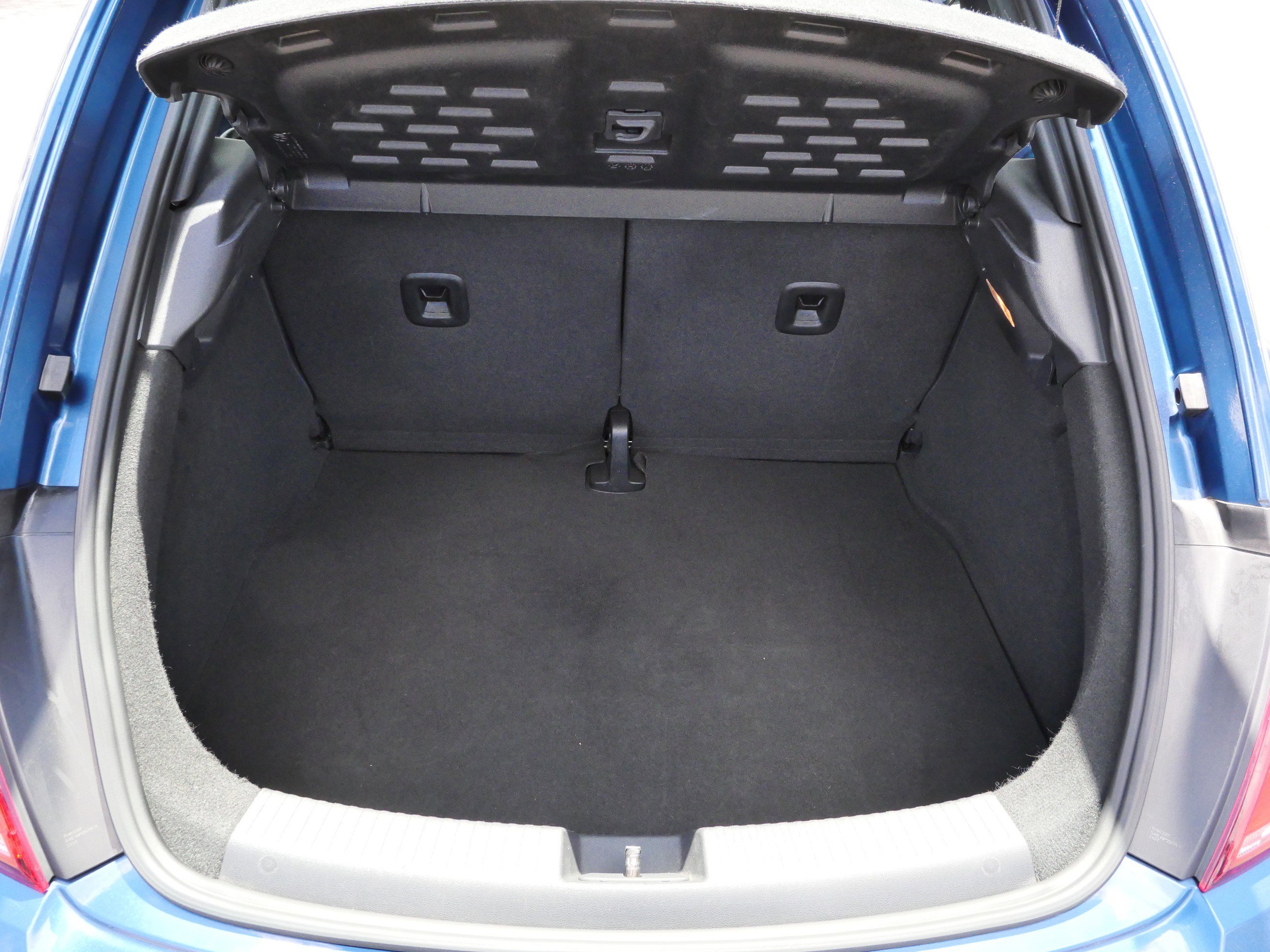 Used 2019 Volkswagen Beetle 2.0T SE FWD image 18
