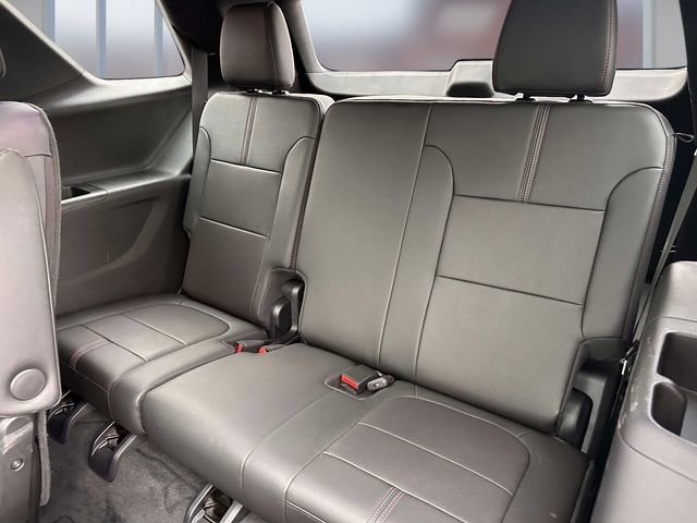 Used 2023 Chevrolet Traverse RS AWD/4WD image 17