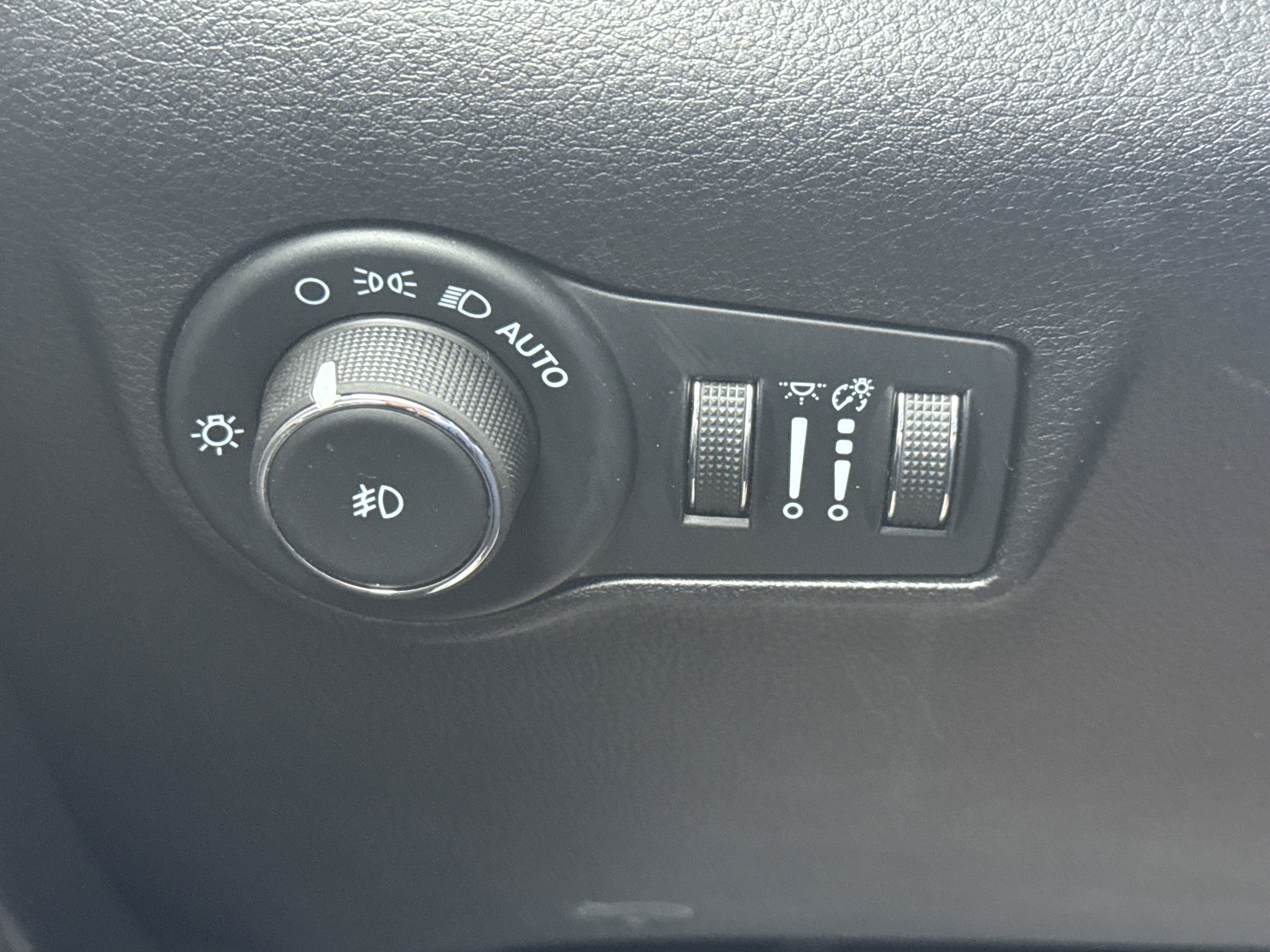 Used 2025 Jeep Compass Limited AWD/4WD image 15