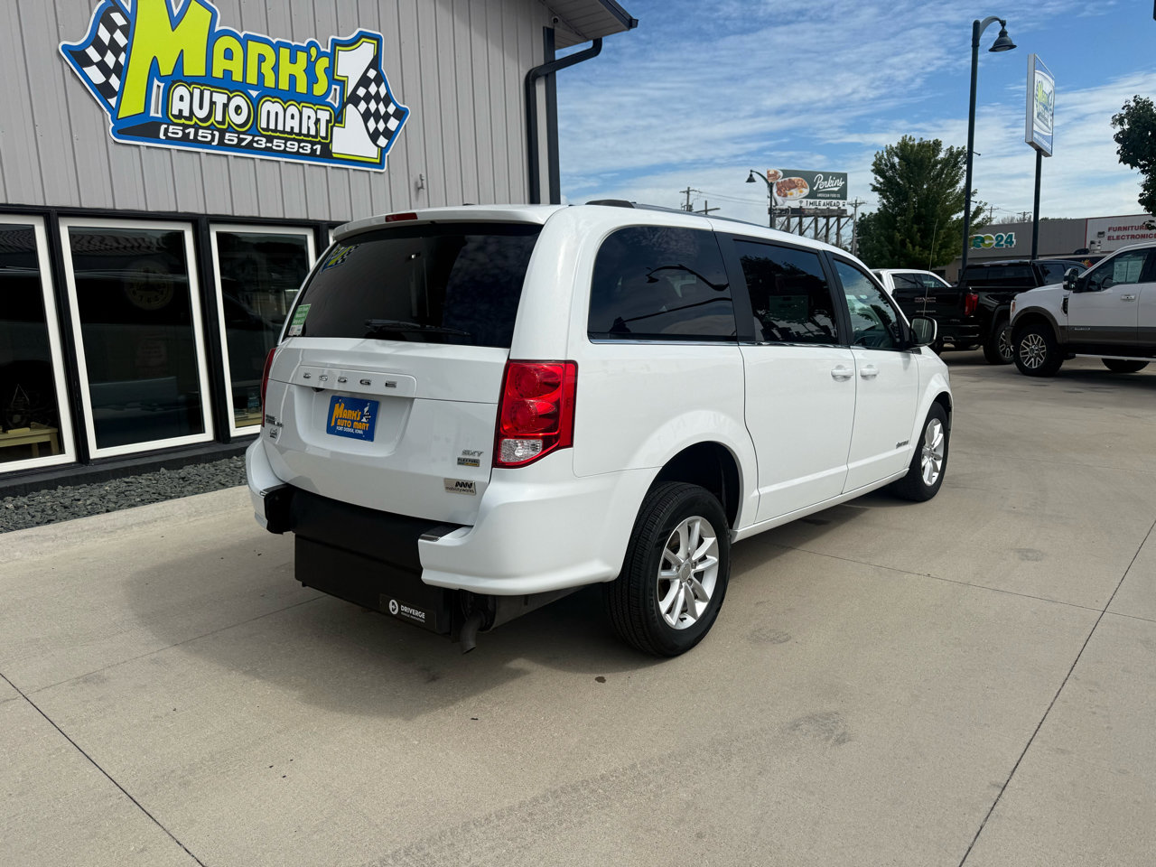 Used 2019 Dodge Grand Caravan SXT image 6