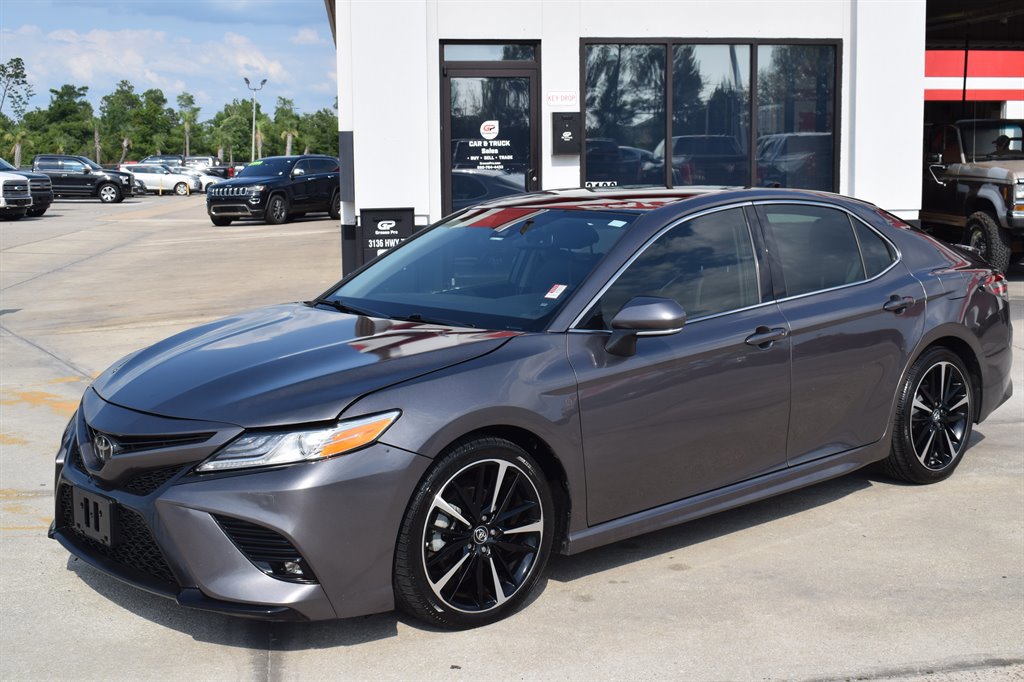 Used 2019 Toyota Camry XSE image 1