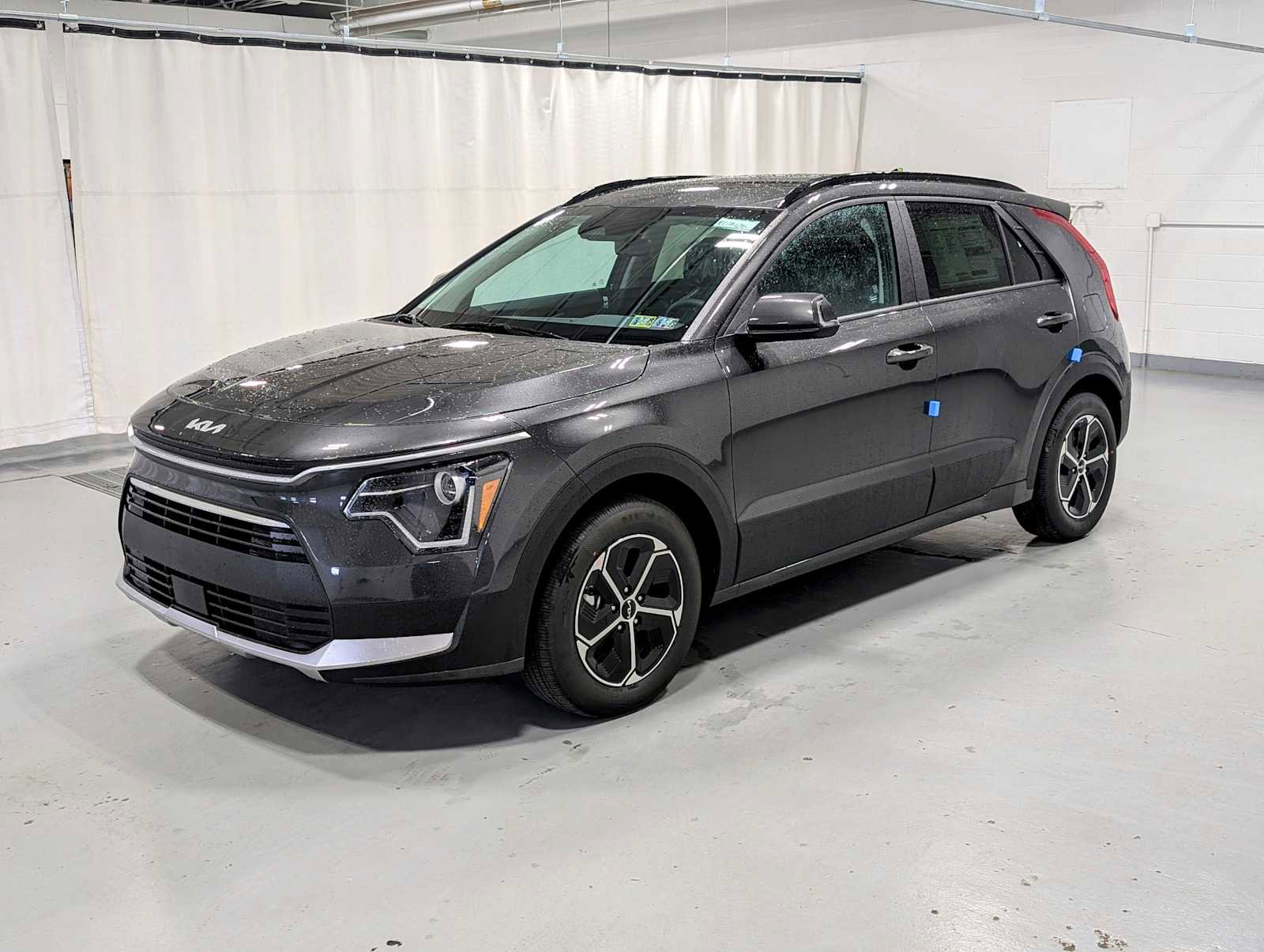 New 2025 Kia Niro EX image 1