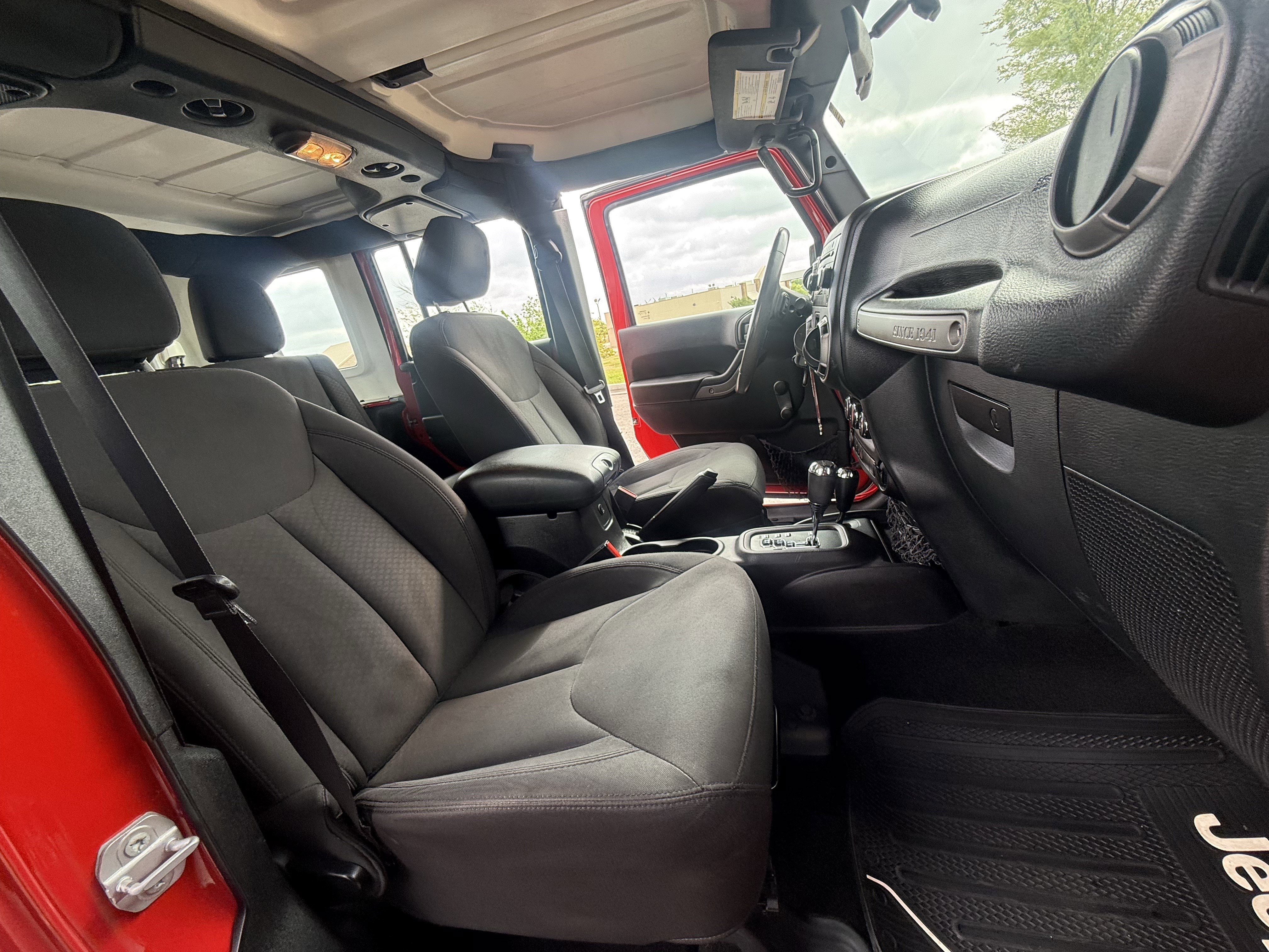 Used 2016 Jeep Wrangler Unlimited Sport w/ Connectivity Group AWD/4WD image 31