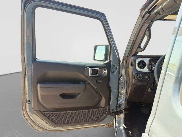 Used 2025 Jeep Wrangler Sport S image 17