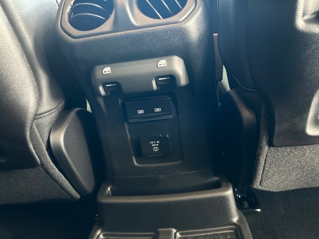 Used 2025 Jeep Wrangler Unlimited Sahara AWD/4WD image 31
