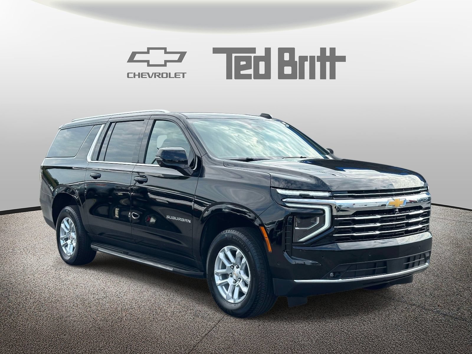 Used 2026 Chevrolet Suburban LT w/ Comfort Package AWD/4WD image 3