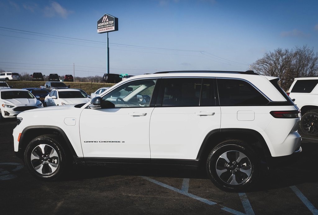 Used 2022 Jeep Grand Cherokee Limited 4xe image 27