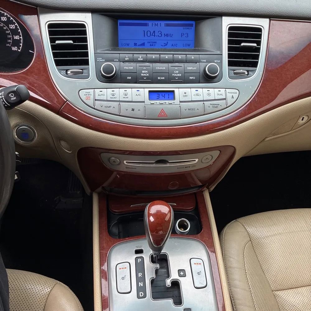 Used 2012 Hyundai Genesis 3.8 image 10