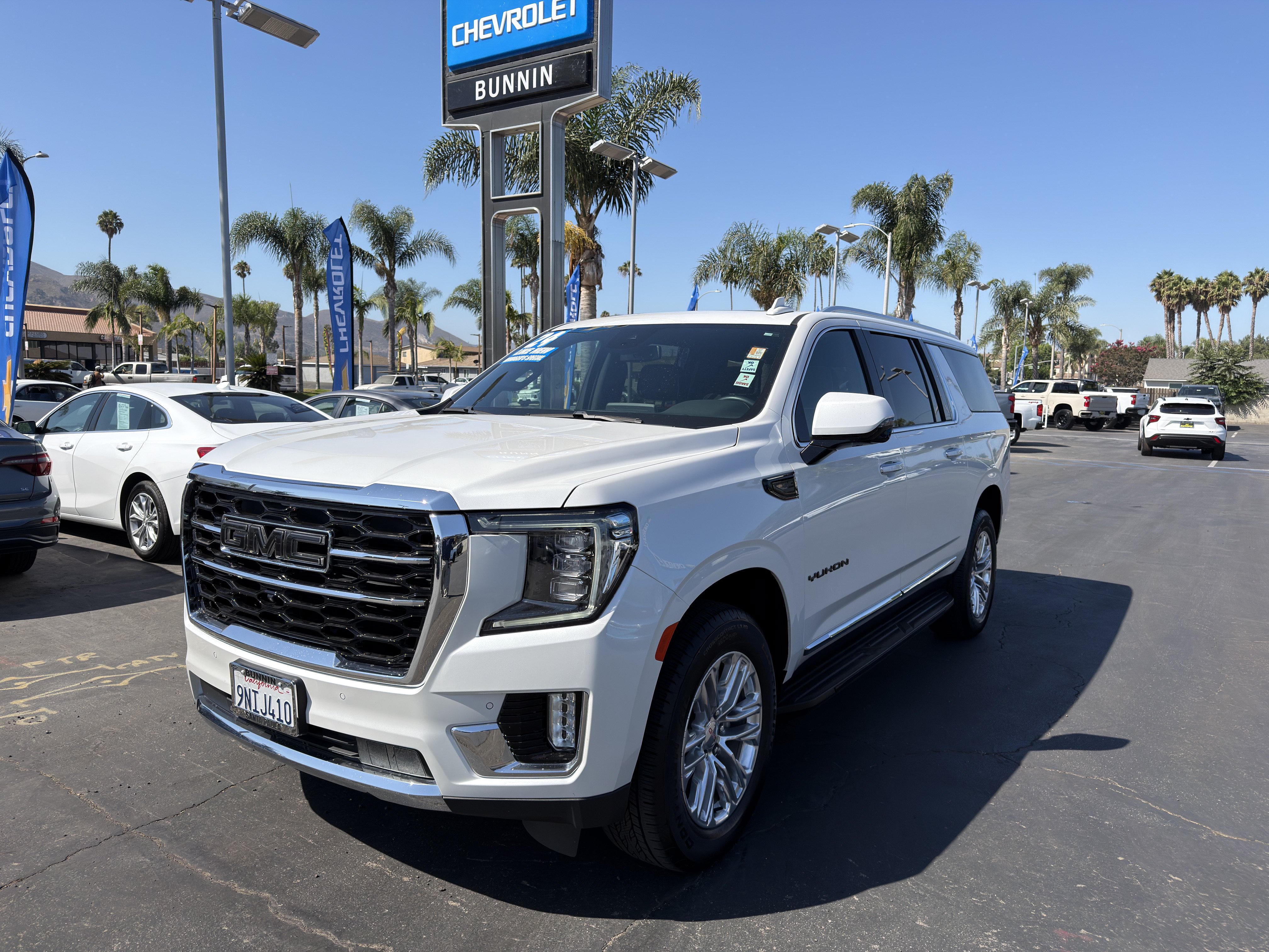 Used 2024 GMC Yukon XL SLT w/ SLT Premium Package RWD image 4