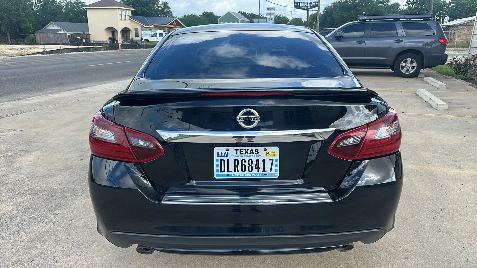Used 2017 Nissan Altima 2.5 SR w/ Midnight Edition Package FWD image 4