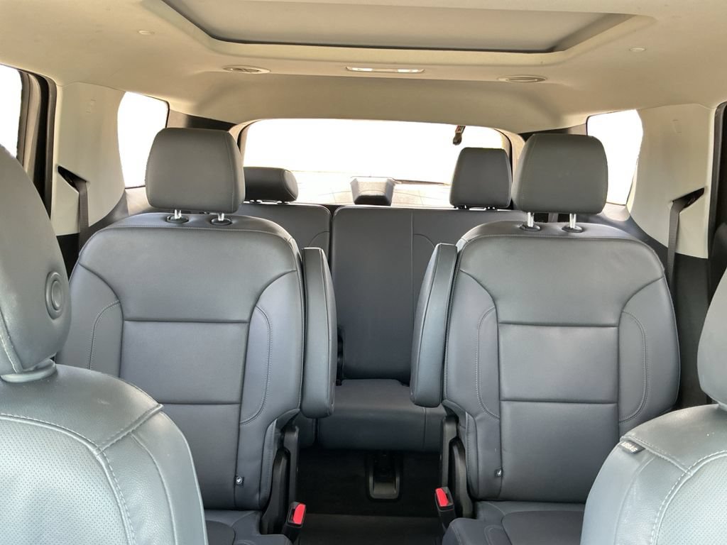 Used 2019 Chevrolet Traverse Premier w/ Driver Confidence II Package FWD image 32