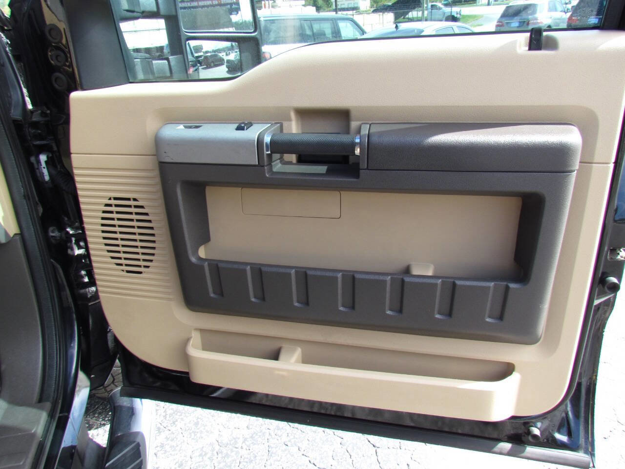 Used 2016 Ford F250 Lariat w/ Lariat Interior Package image 18
