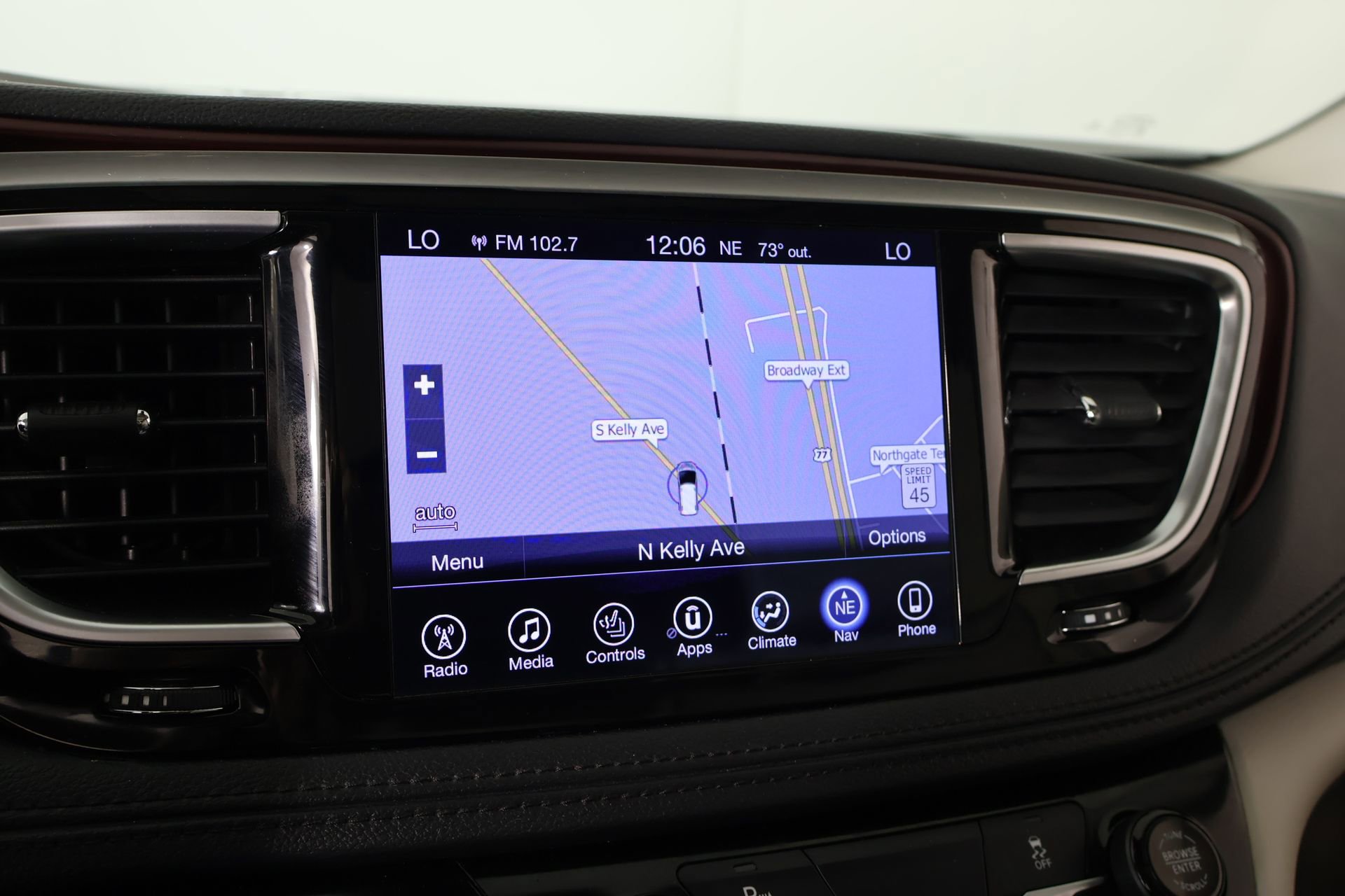 Used 2017 Chrysler Pacifica Limited w/ Tire & Wheel Group image 7