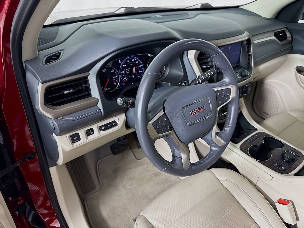 Used 2022 GMC Acadia Denali w/ Denali Ultimate Package FWD image 9