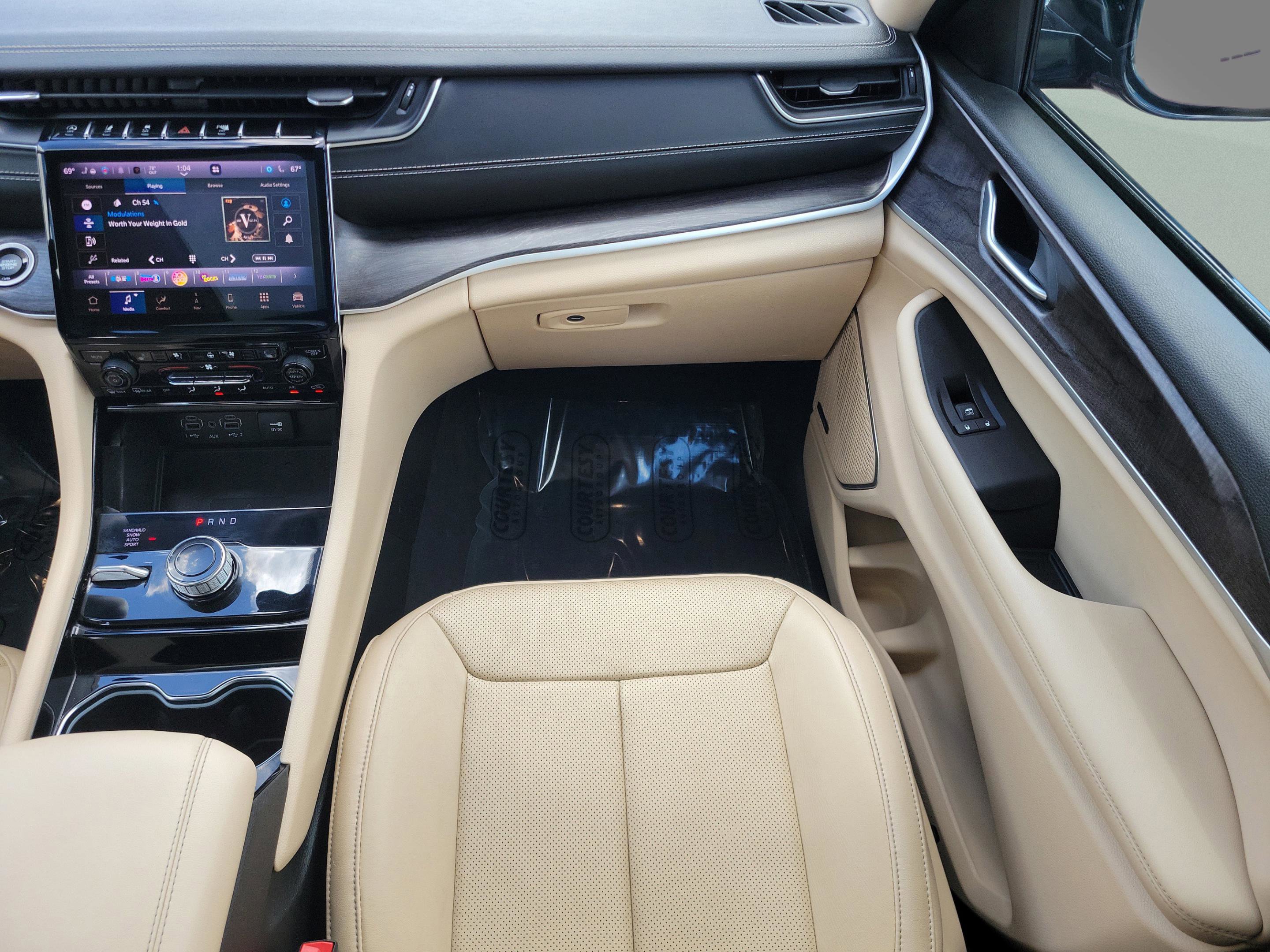 Used 2022 Jeep Grand Cherokee L Limited w/ Luxury Tech Group II image 19