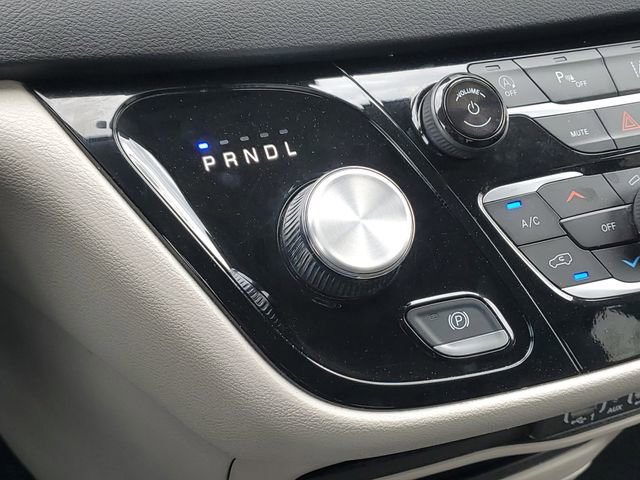Used 2024 Chrysler Pacifica Touring-L FWD image 17