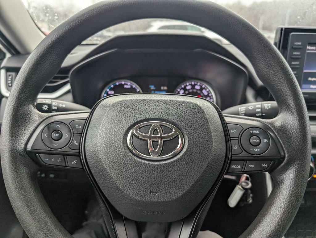 Used 2021 Toyota RAV4 LE AWD/4WD image 21