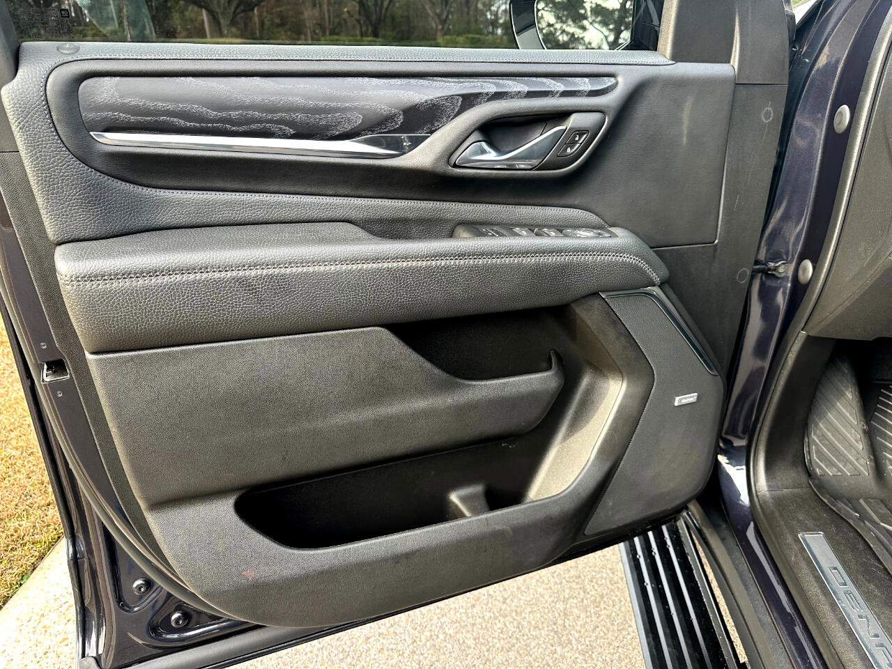 Used 2023 GMC Yukon Denali w/ Denali Reserve Package image 9