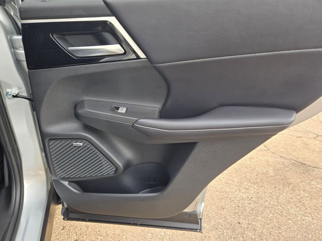 New 2026 Mitsubishi Outlander SE FWD image 8