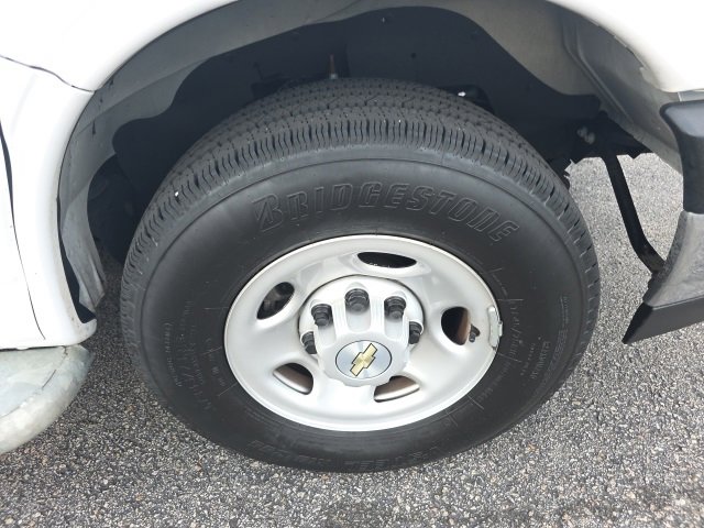 Used 2024 Chevrolet Express 2500 w/ Driver Convenience Package image 9