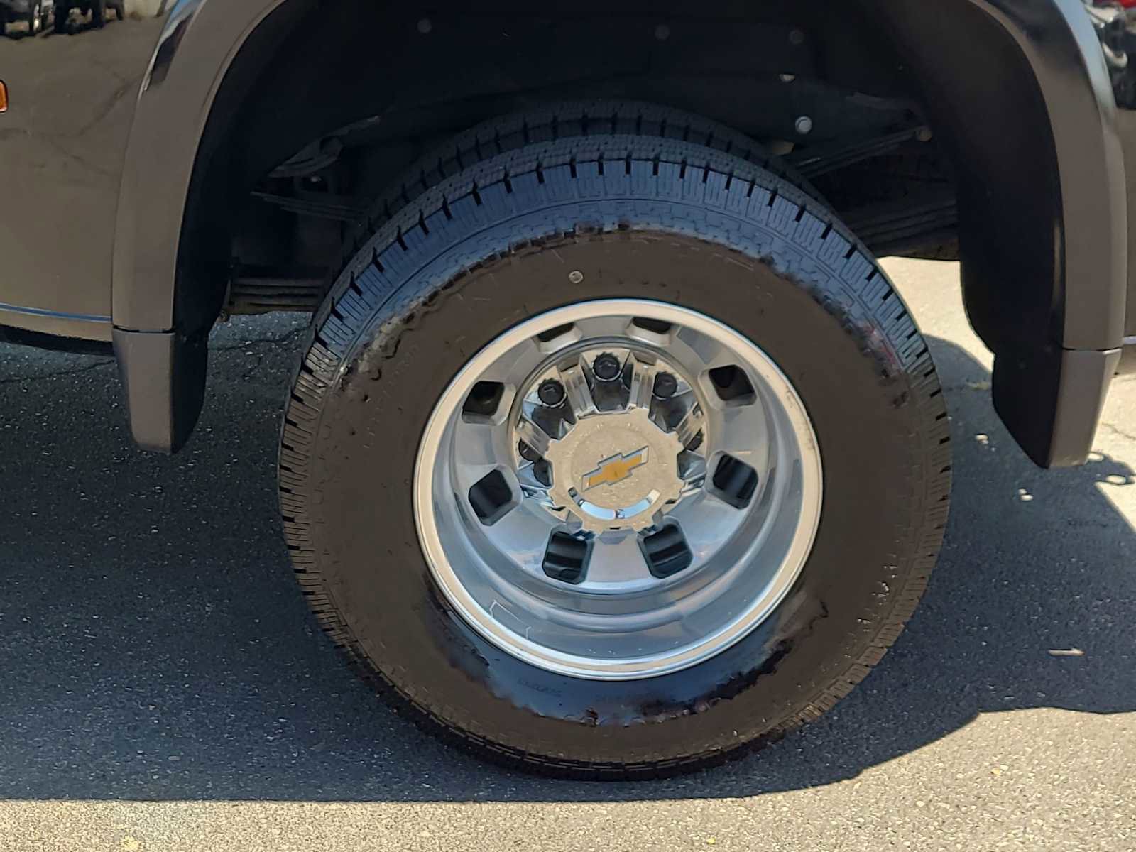 Used 2024 Chevrolet Silverado 3500 High Country w/ High Country Premium Package AWD/4WD image 16