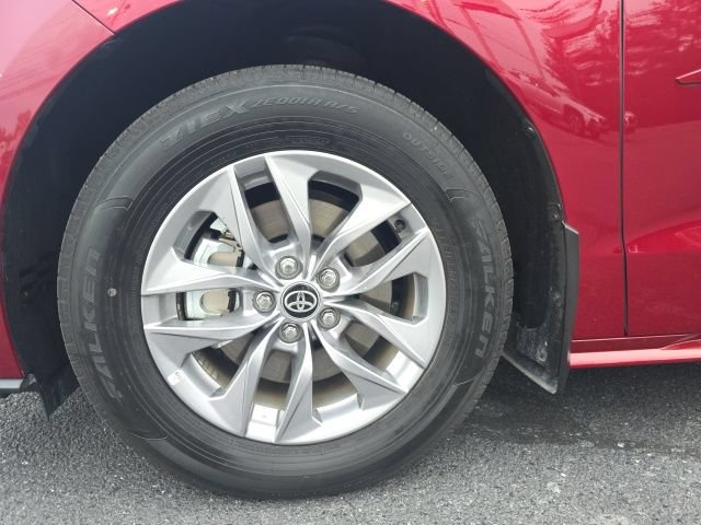 Used 2026 Toyota Sienna XLE FWD image 10