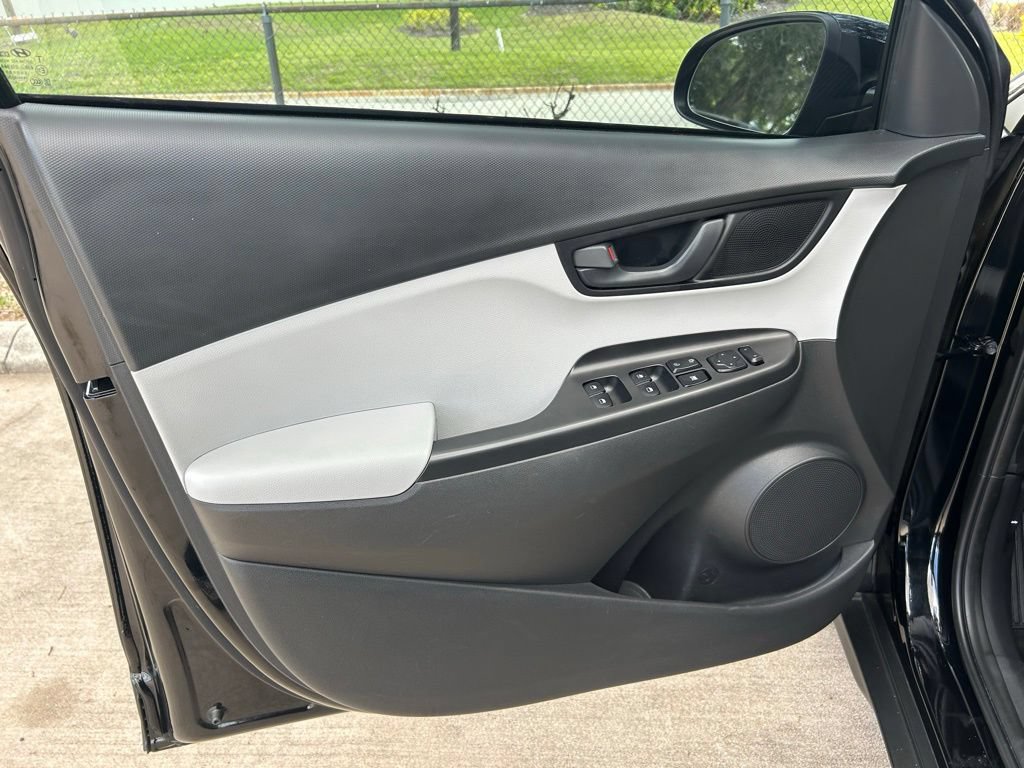 Used 2023 Hyundai Kona SE w/ Cargo Package FWD image 16
