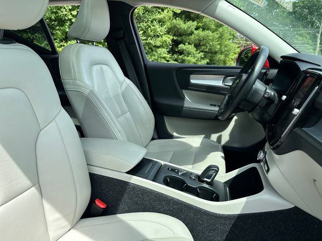 Used 2021 Volvo XC40 T5 Momentum w/ Premium Package AWD/4WD image 19