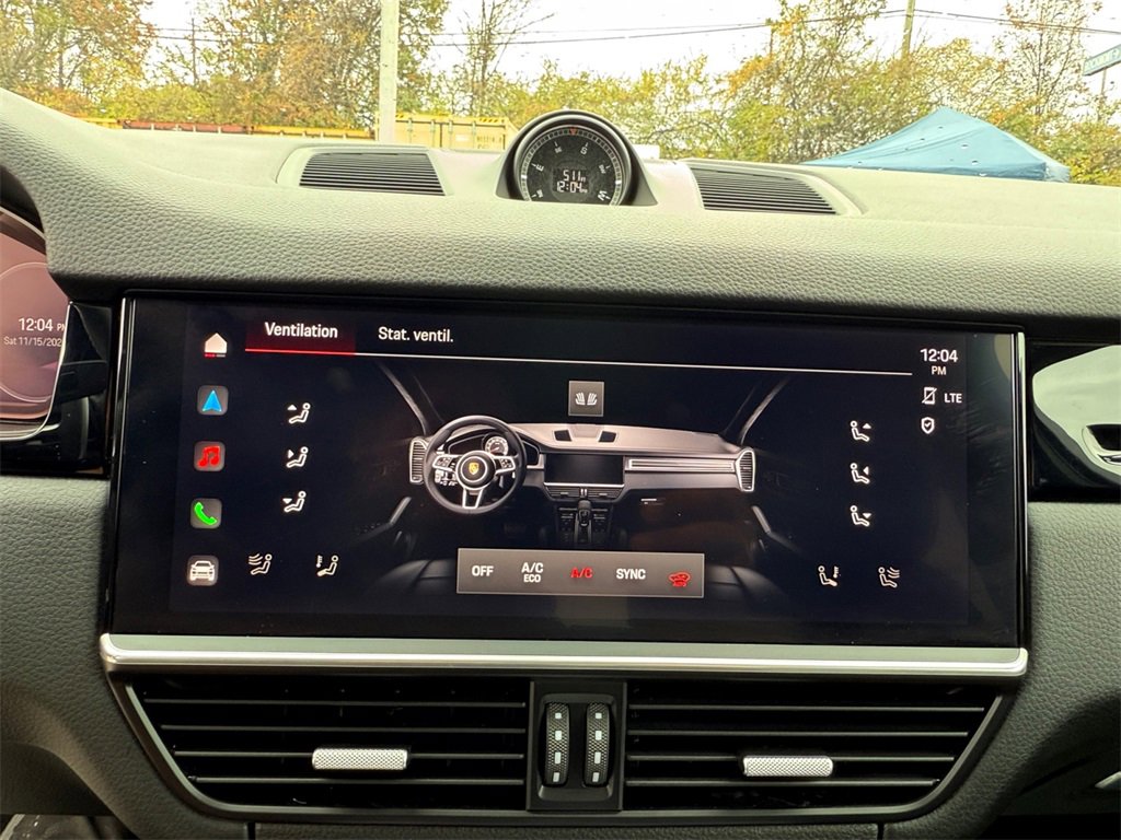 Used 2022 Porsche Cayenne image 16