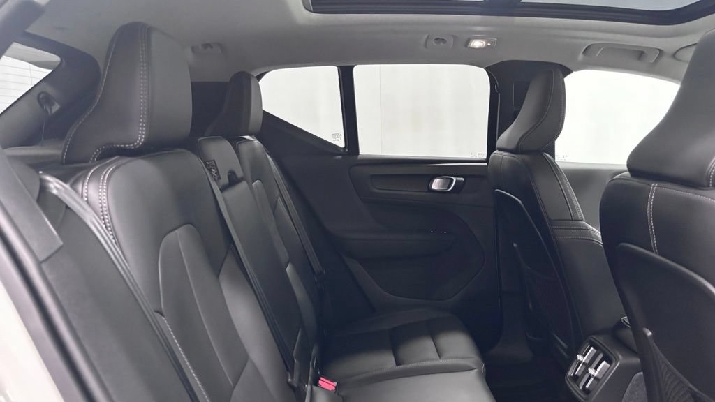 Used 2024 Volvo XC40 B5 Plus w/ Protection Package Premier AWD/4WD image 25